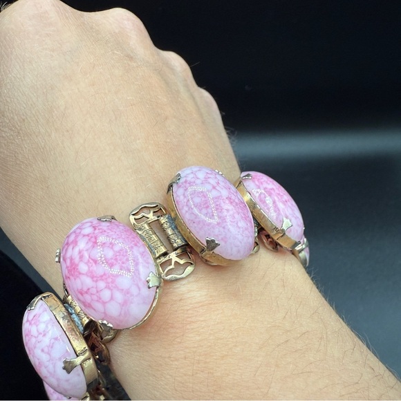 Mid Century Pink Glass Cabochon Bracelet with Book Chain Links - Picture 17 of 17